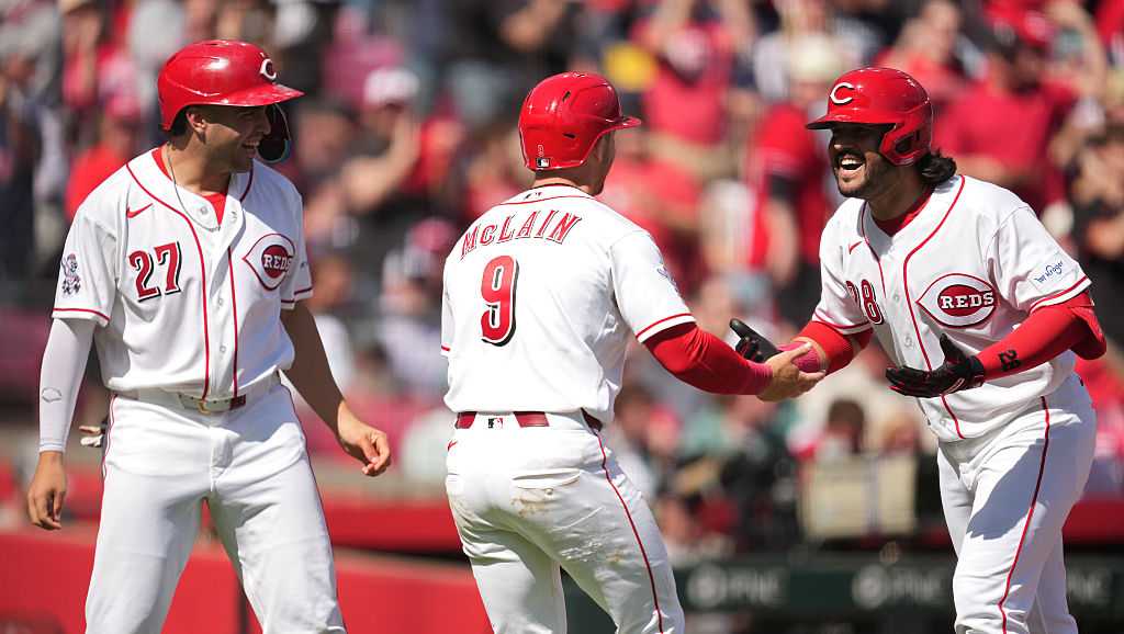 Three-run home run by Eugenio Suárez allows Reds to claim first series win of the season over Red Sox