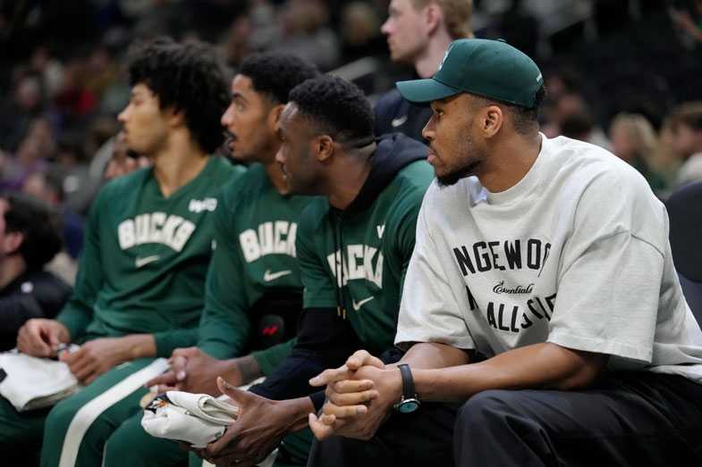 Report: NBA investigating Bucks over handling of Giannis' injury