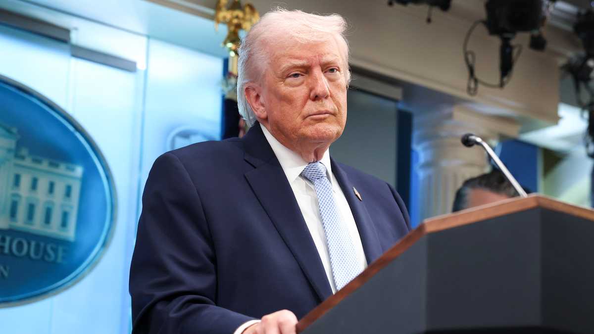 क्या नागरिक बुनियादी ढांचे पर बमबारी करना युद्ध अपराध है, जैसा कि राष्ट्रपति ट्रम्प ने धमकी दी है?