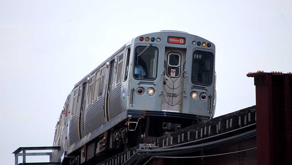 Man sets fire to a woman on a Chicago L train before fleeing, police ...