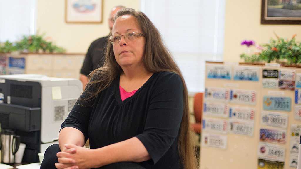 Kentucky Same-sex couple denied marriage license awarded $100,000 - Vimarsana News