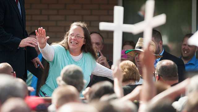 Jury awards $100,000 to Kentucky couple denied marriage license by former clerk Kim Davis - Vimarsana News