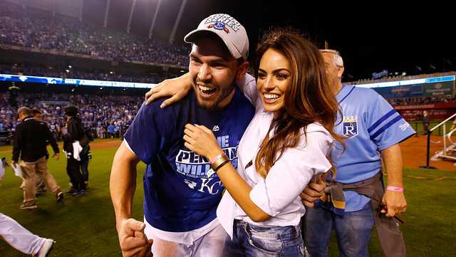 Eric Hosmer bought Royals fans drinks for an hour after KC swept