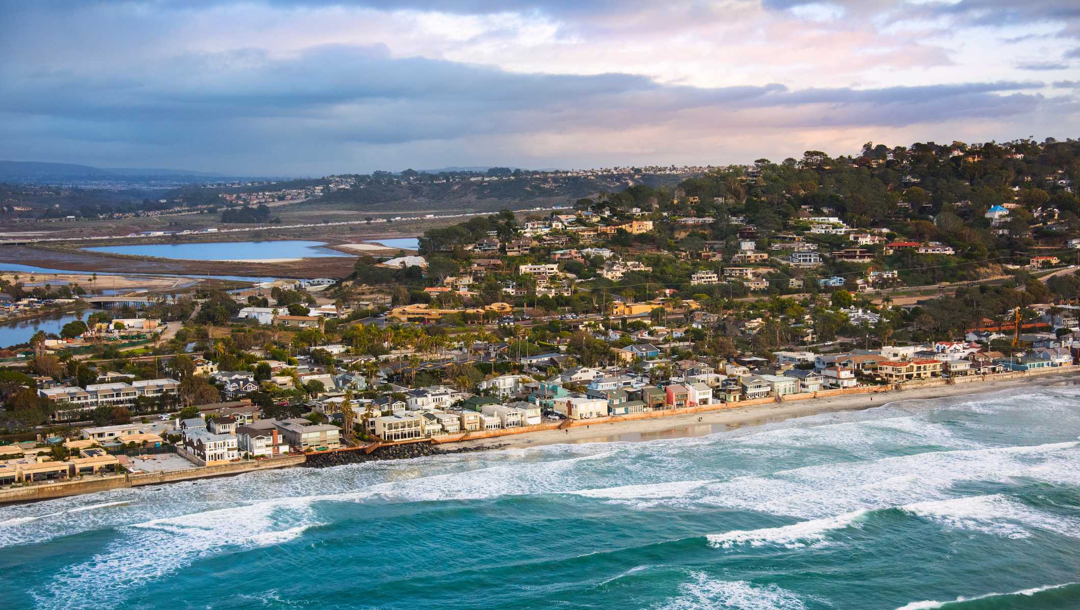 Swimmer injured by shark attack in Southern California - Vimarsana News