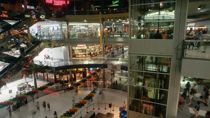 Interior view of the Mall of America, one of the largest indoor malls in the USA. Minneapolis, Minnesota, USA.