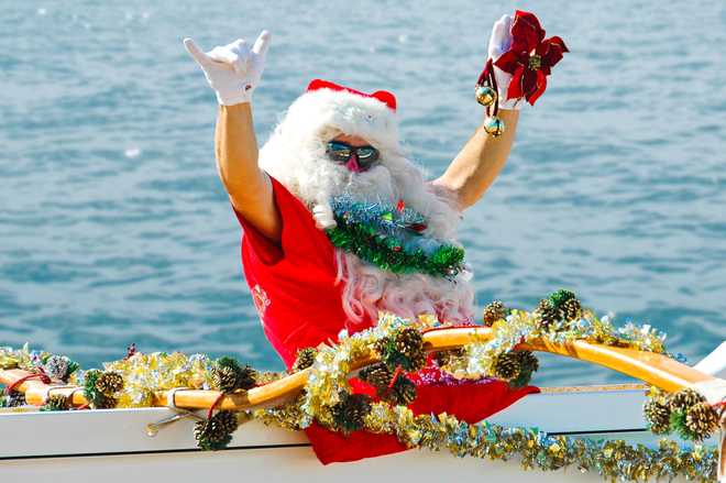 Santa waves goodbye Hawaiian style on Wailea Beach
