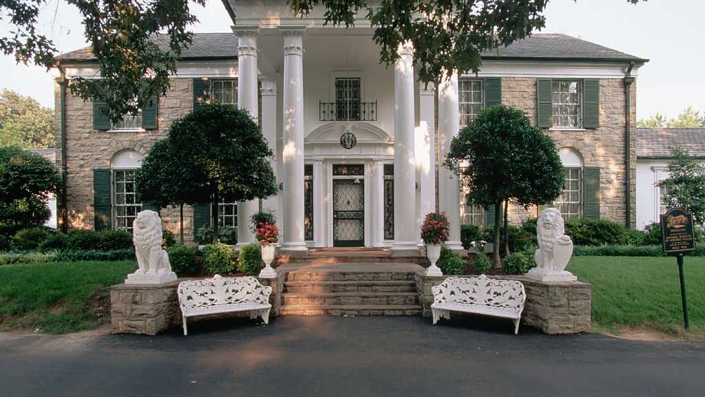 Elvis’ granddaughter fights Graceland foreclosure sale and alleges fraud