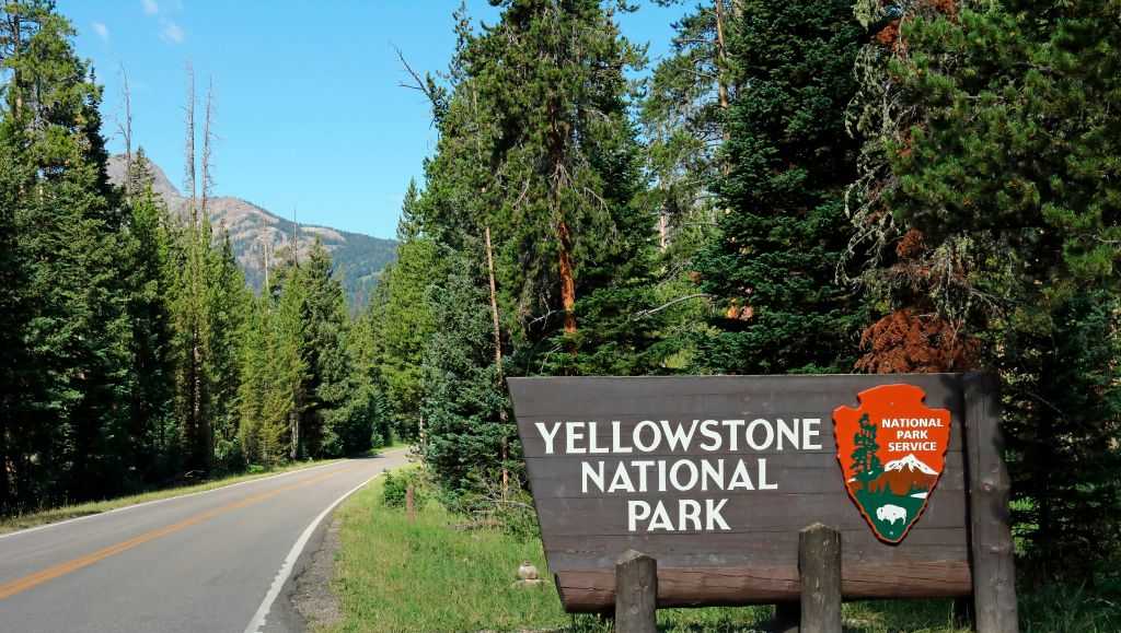 Seven Killed in Idaho Tour Van, Pickup Crash