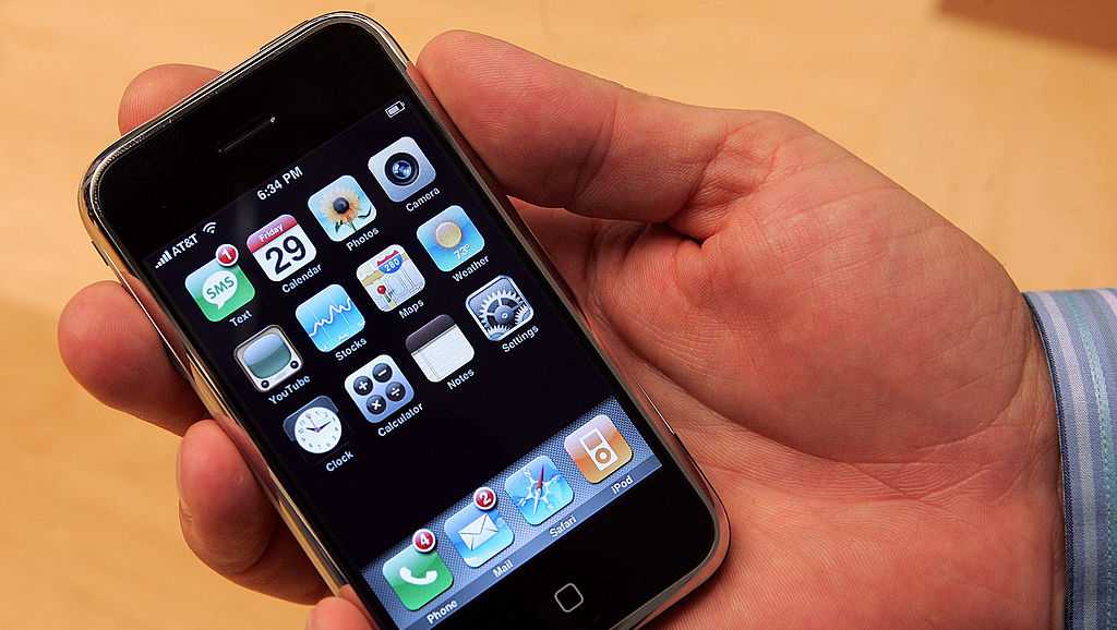 First edition Apple iPhone sells for $39k in auction - WYFF4 Greenville