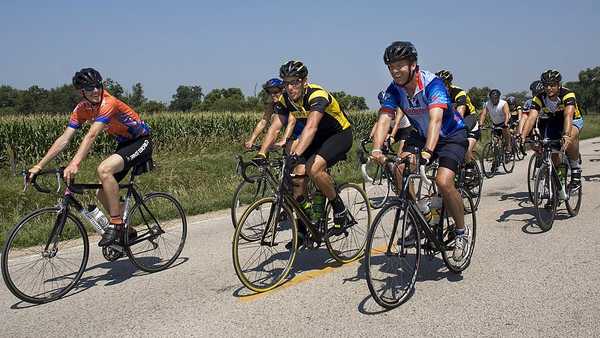 DUMONT, IA - JULY 25:  Lance Armstrong (3rd L)  and Democratic presidential hopeful and former U.S. Sen. John Edwards (4th L) (D-NC) ride together in RAGBRAI, The Des Moines Register's Annual Great Bicycle Ride Across Iowa, July 25, 2007 south of Dumont, Iowa. Edwards joined the seven time Tour de France winner for about 12 miles, riding through small towns and fields of corn and Soybeans along with thousands of other riders who come to Iowa every year to ride from the Missouri River on the west side of the state to the Mississippi river on the east side.  (Photo by David Lienemann/Getty Images)