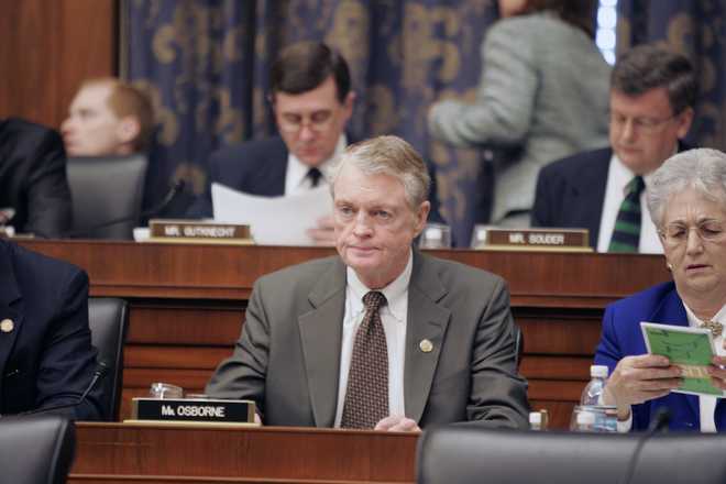 Estados Unidos - 17 de março: Baseball: Comitê da Casa dos Esteróides, Câmara dos Deputados Tom Osborne durante a audiência, Washington, DC 17/3/2005 (foto de Simon Bruty/Sports Illustrated via Getty Images) (SetNumber: X73138 TK2)