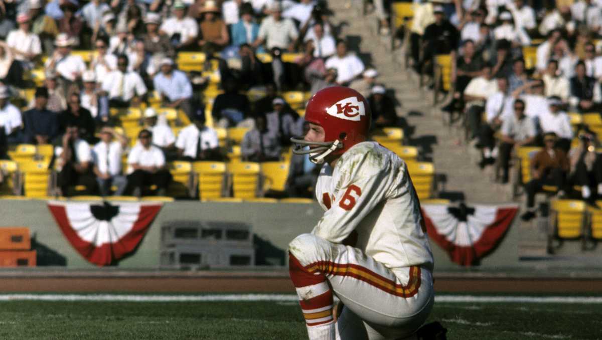 CIRCA 1960's: Head Coach Hank Stram of the Kansas City Chiefs talking