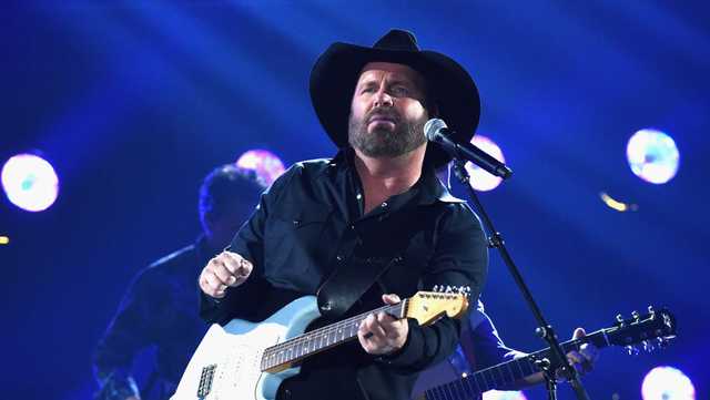 Garth Brooks coming to Florida: Country star returning to Orlando for first time in 5 years - Vimarsana News