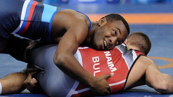 Cuba's Reineri Andreu Ortega competes with Bulgarias Mikyay Naim during the Senior U23 Wrestling World Championships in the 57 kg class on November 25, 2017 in Bydgoszcz, Poland. (Photo by Jaap Arriens/NurPhoto via Getty Images)