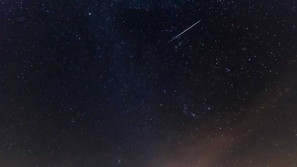 Meteor flashes across Michigan sky , causes 2.0 magnitude earthquake