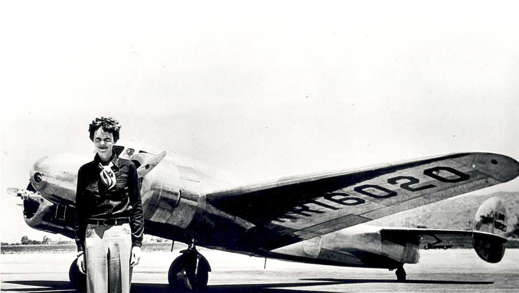 This Day In History Aviator Amelia Earhart Vanishes Over The Pacific Ocean 