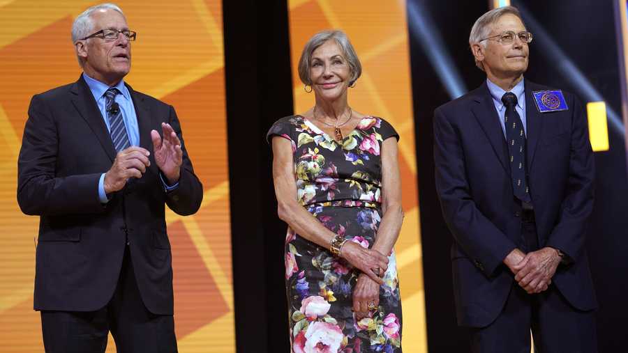 Rob, Alice and Jim Walton at Shareholders in 2018