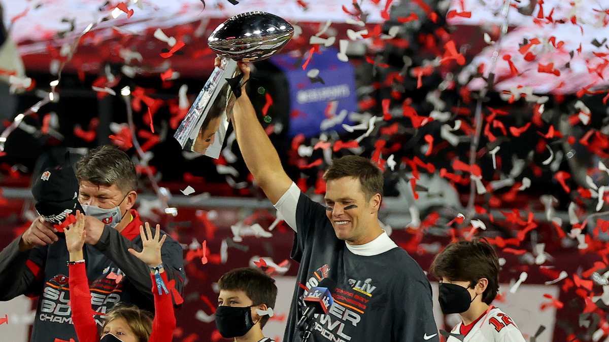 Tom Brady Gets Gronk at Patriots' Super Bowl Ring Celebration – Rolling  Stone