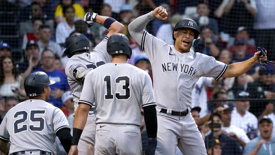 BOS@NYY: Devers ties the game with a solo home run 