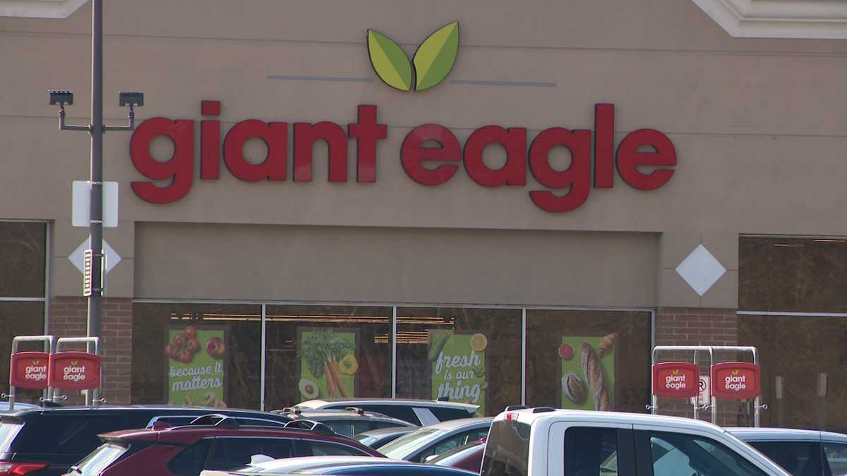 Police issue warning after alleged credit card scam outside local Giant Eagle