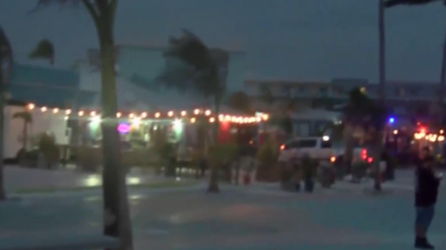 Loose debris on Fort Myers Beach threatens businesses - Vimarsana News