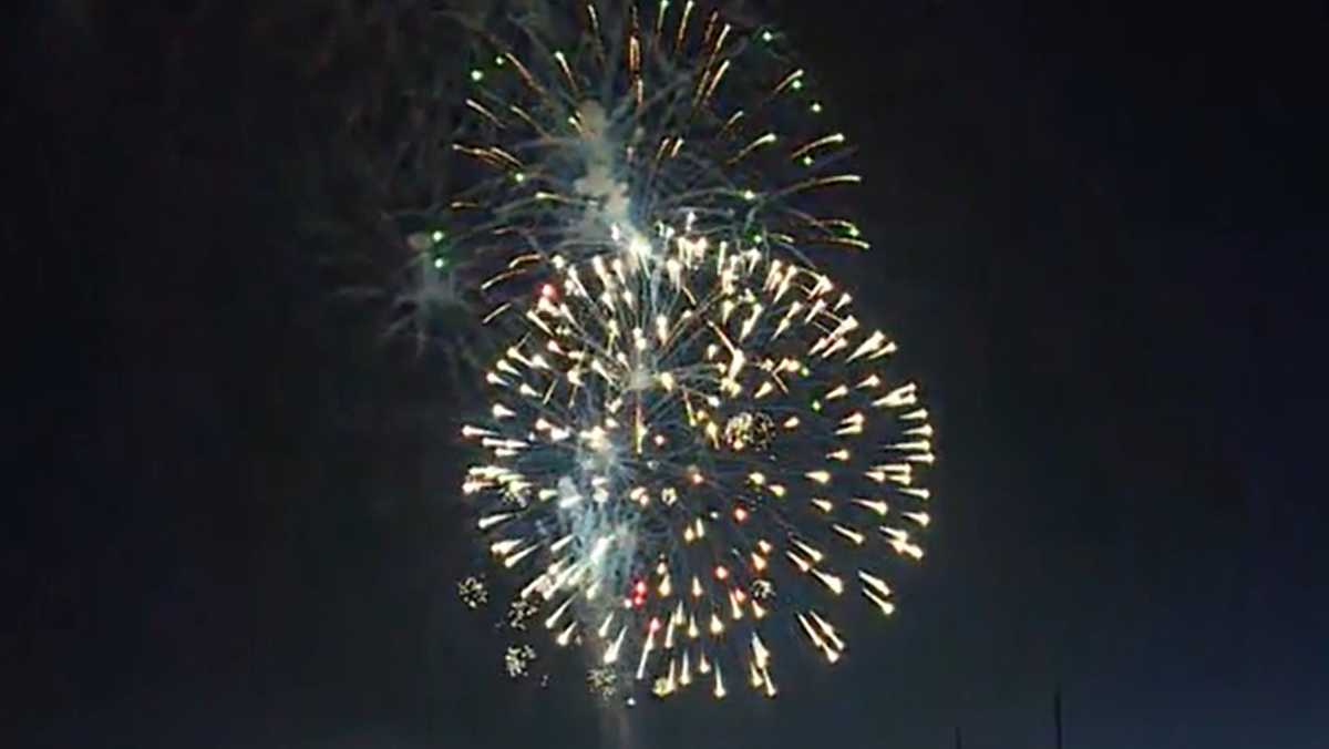 Video Gladstone, Missouri fireworks display on Independence Day