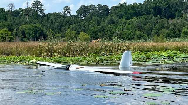 Glider crashes into Pelahatchie Bay at the Rez