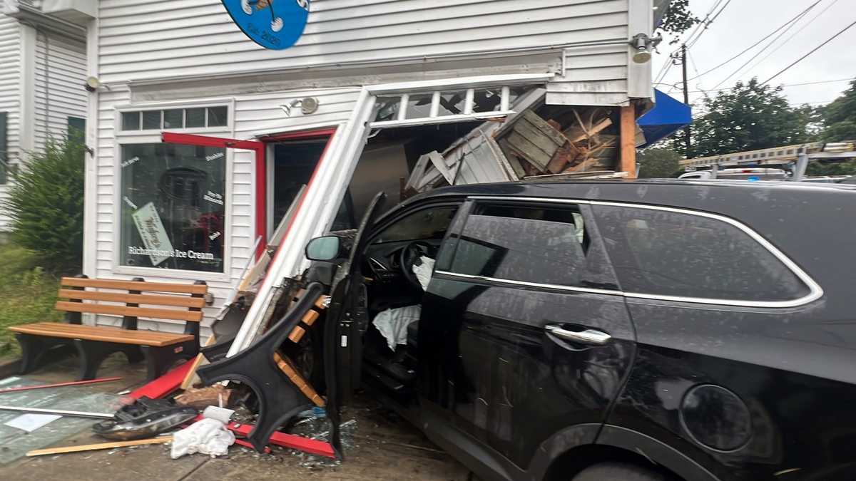Vehicle crashes into Gloucester, Massachusetts, ice cream shop