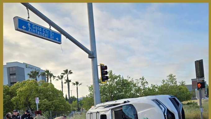 Vehicle crash reported on Gold Center Drive in Rancho Cordova
