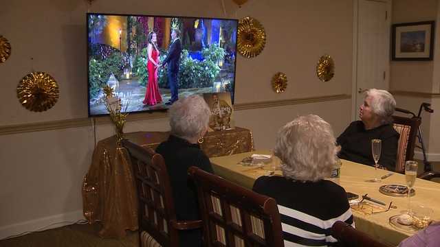 Massachusetts assisted living community enjoy 'Golden Bachelor' together - Vimarsana News