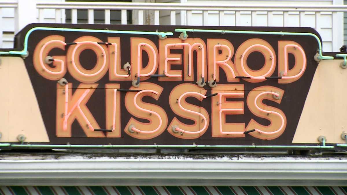 Saltwater Taffy Kisses at The Goldenrod