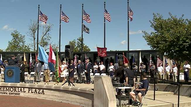 Monument unveiled in Jeffersontown to honor Gold Star Families