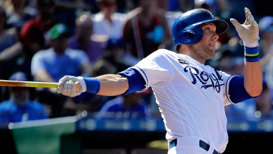 Kansas City Royals' Alex Gordon hits a three-run home run during the eighth inning of the first baseball game of a doubleheader against the Minnesota Twins, Saturday, July 1, 2017, in Kansas City, Mo. (AP Photo/Charlie Riedel)