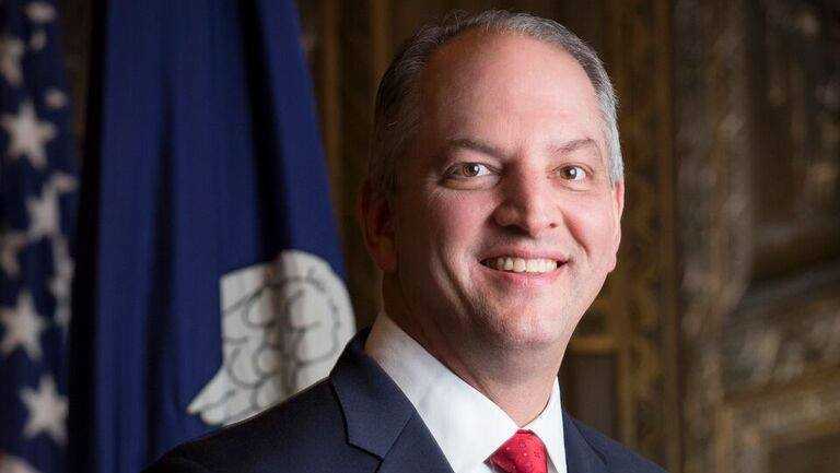 Zwei Mitarbeiter von Gouverneur John Bel Edwards positiv auf COVID-19 getestet Zwei Mitarbeiter von Gouverneur John Bel Edwards positiv auf COVID-19 getestet
