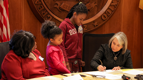 Gov. Michelle Lujan Grisham signs gun legislation into law - Vimarsana News