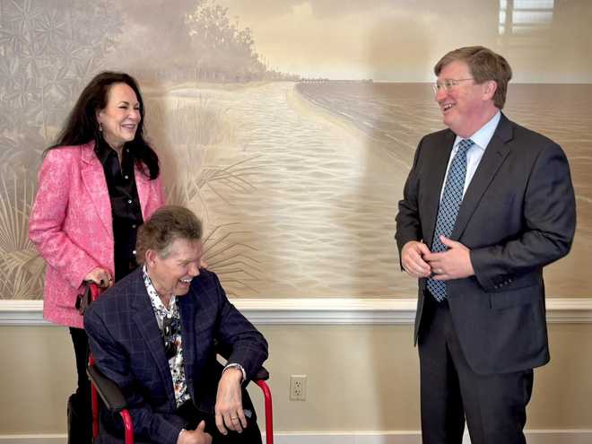Gov. Reeves welcomes the Star of Country Music, married in Jackson