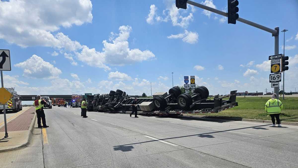 Overturned truck closes southbound Harrison Street near I-35 – KMBC Kansas City