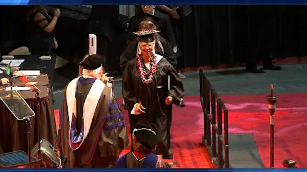 80-year-old finally earns bachelor's degree