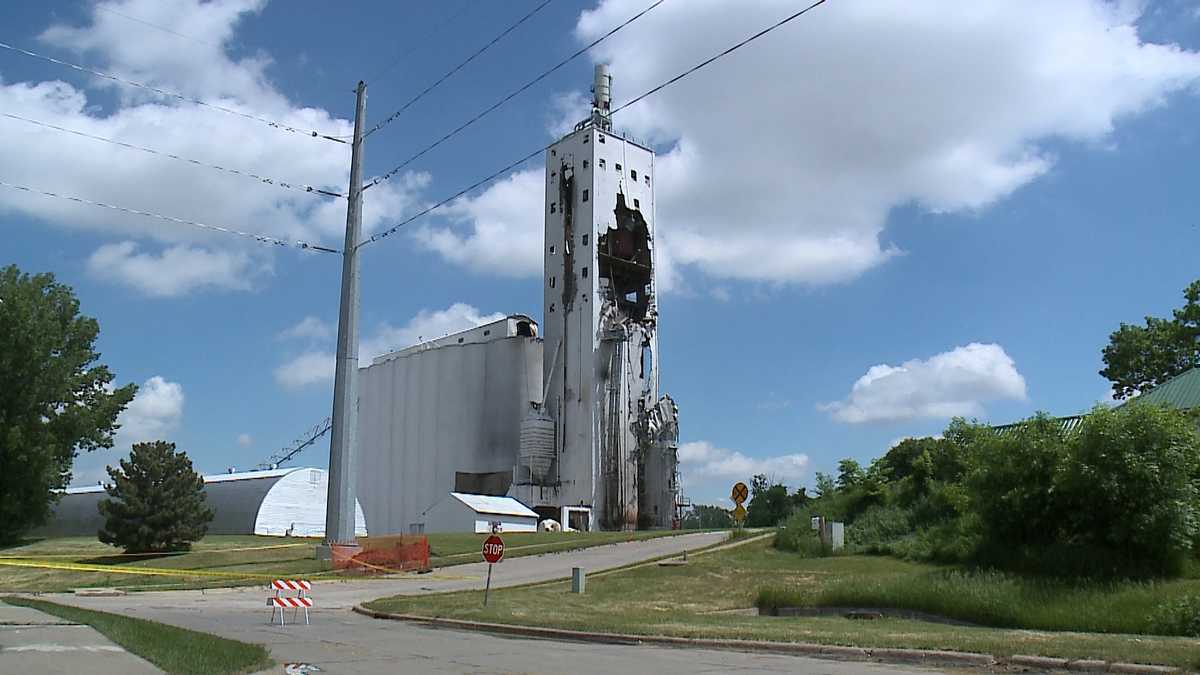 Man injured in Nebraska grain elevator blast dies