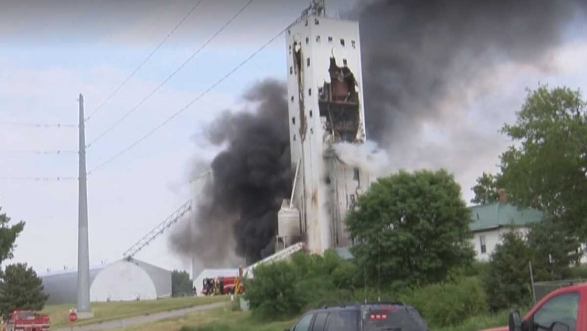 Portion of blastdamaged grain elevator safely removed