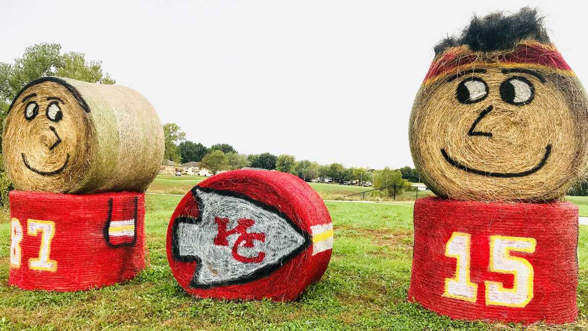 Grain Valley Celebrates Chiefs Stars With Hay Bales