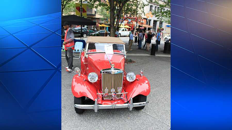 Classic cars in Market Square: It's Pittsburgh Vintage ...