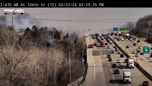 Grass fire impacting traffic on Interstate 435 in Kansas City - Vimarsana News
