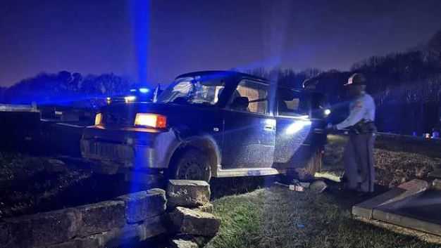 Georgia: Woman leads cops on chase, crashes at cemetery - Vimarsana News