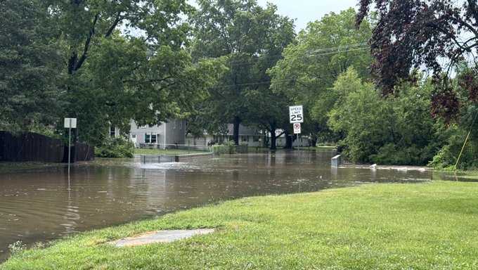 Flash flooding hits the Kansas-side of the metro