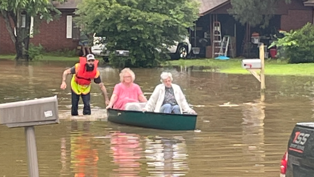 50+ people rescued from flash floods in Sebastian County, Arkansas - Vimarsana News