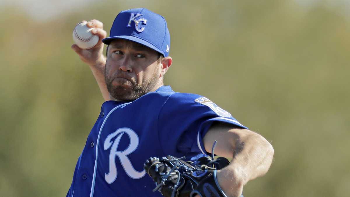 Greg Holland returns to KC to collect World Series ring, still waiting to  sign with a team