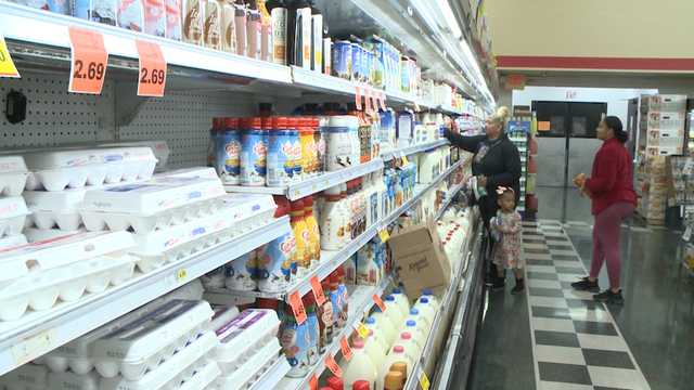 Grocery stores keep shelves stocked for last-minute Thanksgiving shoppers - Vimarsana News
