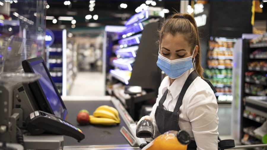 grocery store worker wearing mask