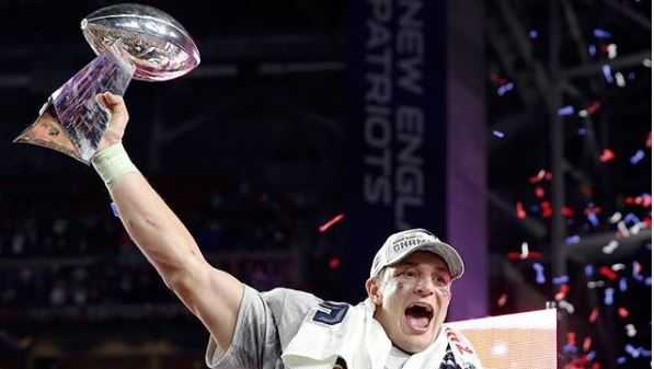 Rob Gronkowski announces retirement